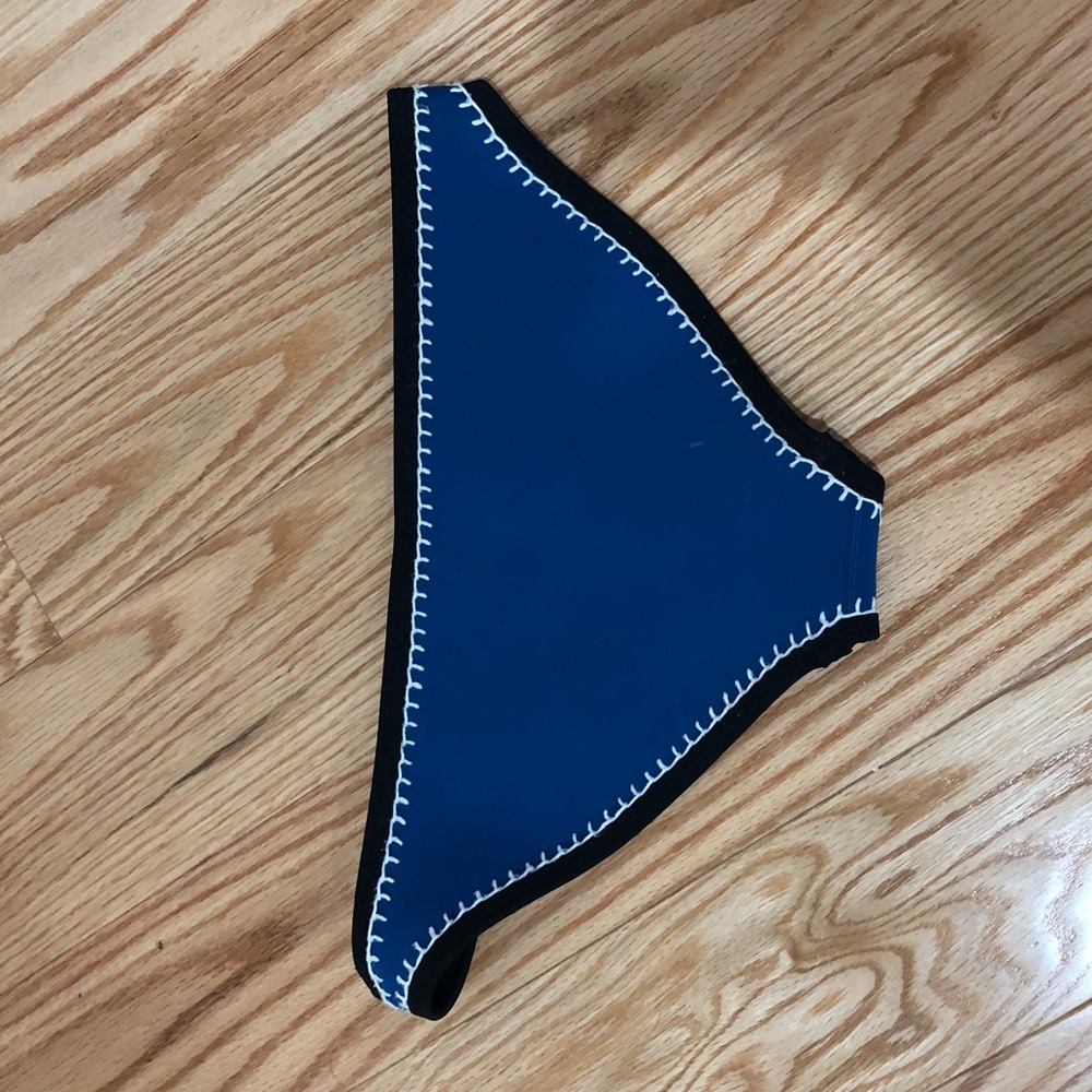 XS TRIANGL BIKINI BOTTOMS - Picture 2 of 2